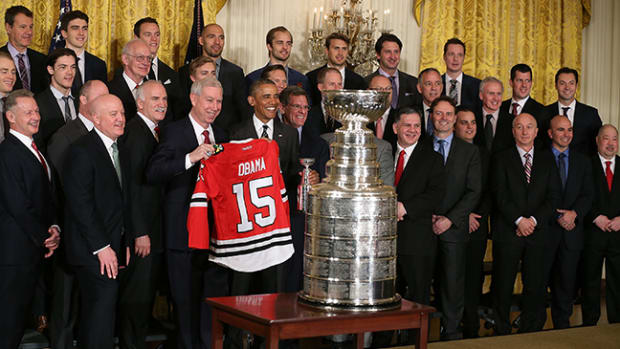 obama-blackhawks-article.jpg
